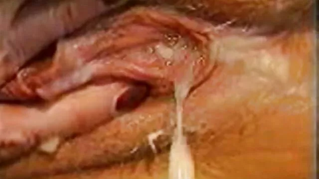 ناضجة مونيكا مع سيليكون الثدي الهزات قبالة فيلم جنس أجنبي مع الحب