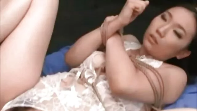 سمكة قرش جميلة هي من محبي جنس ساخن اجنبي قبعة الفريق البيضاء ، المقلية بطريقة صادقة