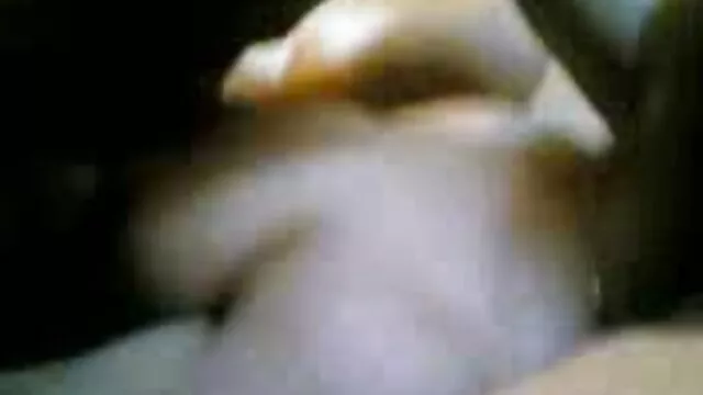 فتاة نحيفة مع افلام جنس اجنبية إدراج الديك في بلدها ضيق كس