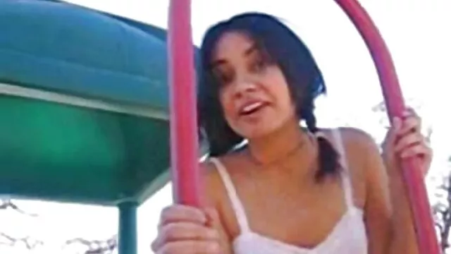 اثنين من الفتيات ممارسة الجنس على فيلم جنس اجنبى السرير