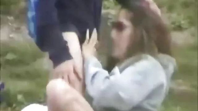 كريستينا أعطى اللسان وقد حار جنس اجنبي مثير حار نائب الرئيس في فمها