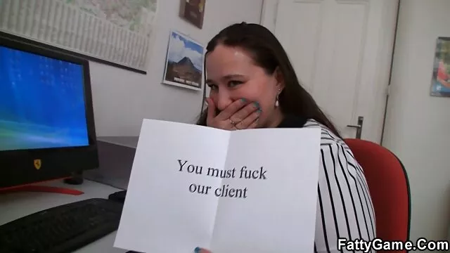 الشعر الأحمر امرأة تكوم صغيرة افلام جنس اجنبية الثدي نفسها