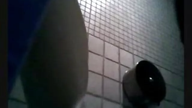 الآسيوية يحصل مسمر فلم اجنبي جنس من قبل حشد من الرجال قرنية
