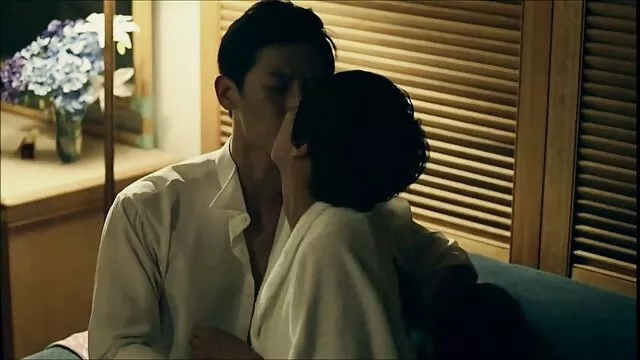 نحيل الفتاة في قفازات السنانير حتى فلم جنس اجنبي مع الرجل